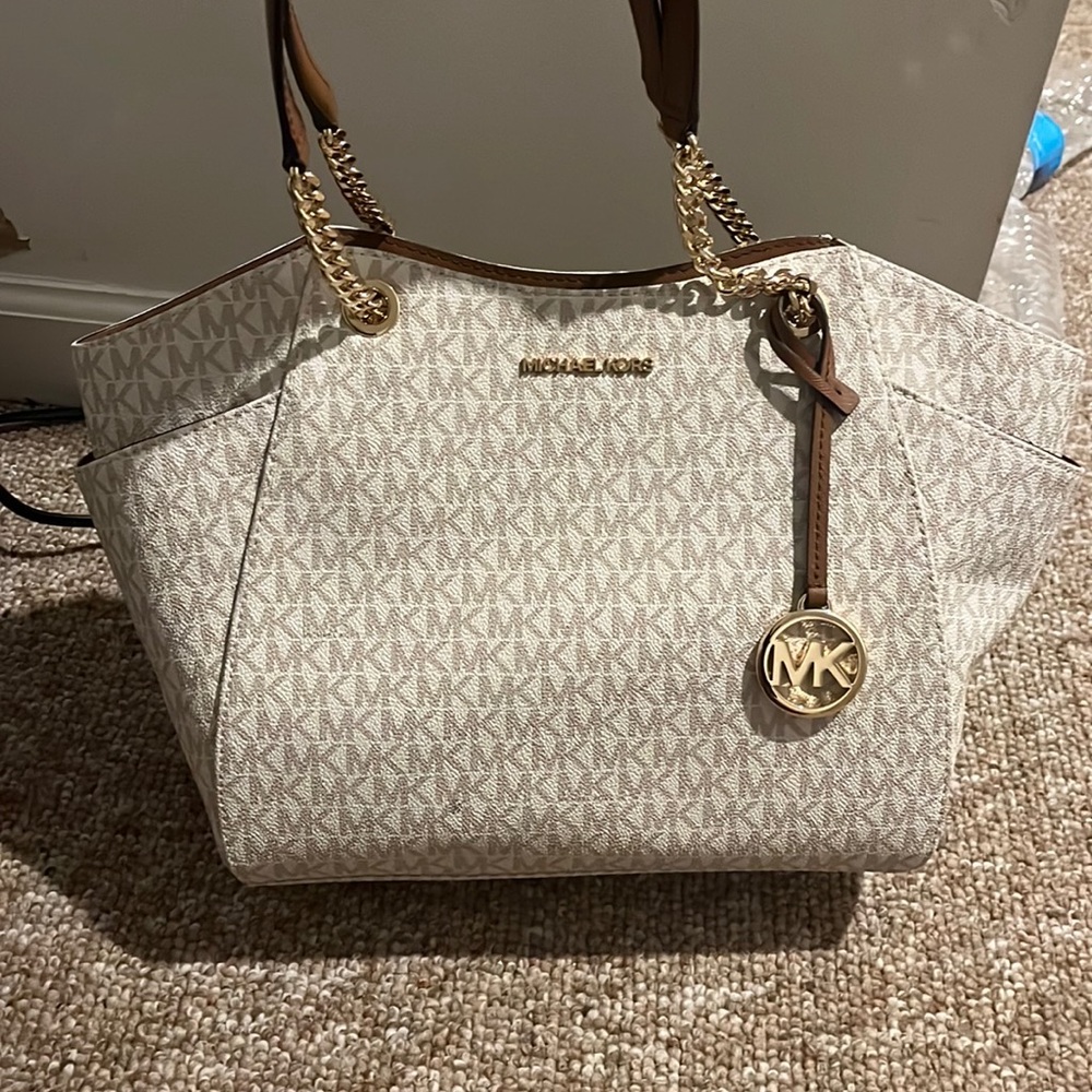 Like new Authentic Michael Kors Shoulder Bag - Picture 12 of 12